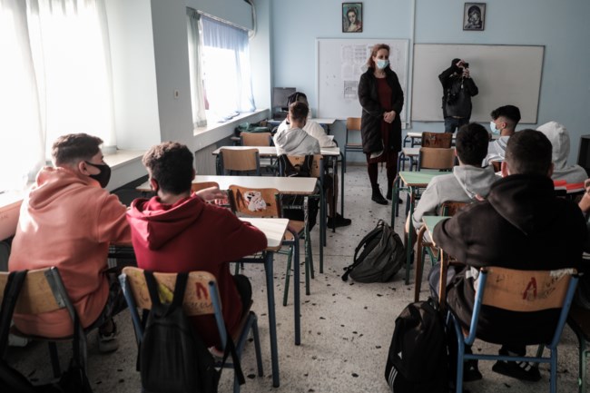 Σχολεία: Μόνο με ένα self test από την Δευτέρα μαθητές και εκπαιδευτικοί - Πώς θα γίνουν οι εξετάσεις στα Πανεπιστήμια