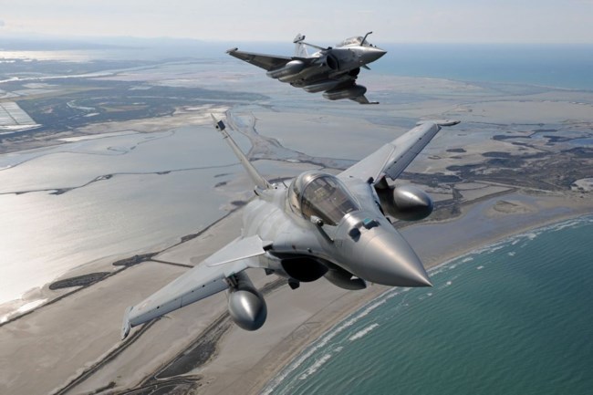 Γαλλία: Σύγκρουση μαχητικών Rafale - Βρέθηκε σώος ένας πιλότος, αναζητούνται άλλοι δύο