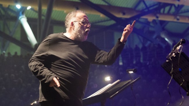 Θάνος Μικρούτσικος