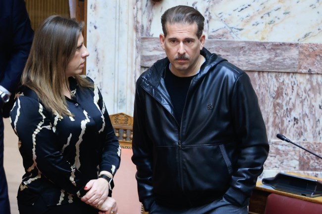 Η Κωνσταντοπούλου αποθεώνει Καραναστάση μετά την παραίτηση: "Ιδρυσε την Πλεύση Ελευθερίας, την έφερε στη βουλή "