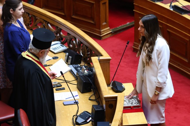 Ορκίσθηκε βουλευτής Ανατολικής Αττικής η Μυρτώ Κοροβέση στη θέση του Γιώργου Καραμέρου