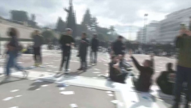 Διαδηλωτές επιστρέφουν στο Σύνταγμα