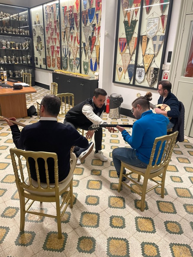 ΕΛΛΗΝΑΣ ΜΠΟΥΖΟΥΚΙ