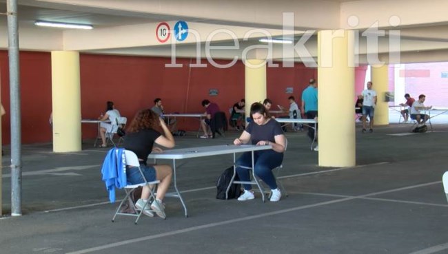 Απίστευτο και όμως ελληνικό: Στο Πολυτεχνείο Κρήτης έδωσαν εξετάσεις... στο πάρκινγκ λόγω κορονοϊού [εικόνες]