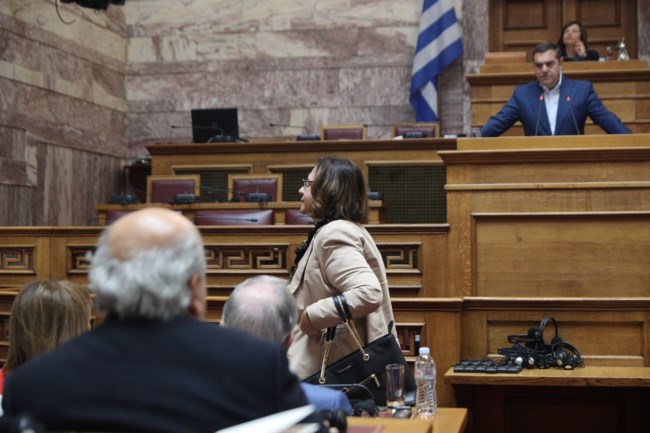 Η Εισαγγελέας του Αρείου Πάγου αποχωρεί από την ομιλία Τσίπρα: Η αναφορά στις υποκλοπές και τα Τέμπη που την εξόργισε