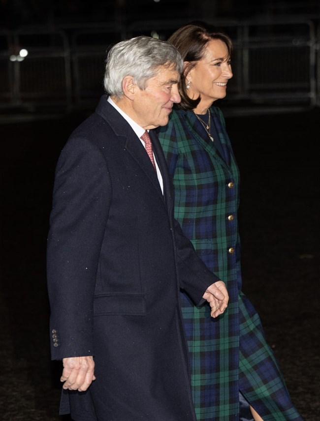 Η μητέρα της πριγκίπισσας Κέιτ, Κάρολ κέρδισε το στοίχημα του στιλ στη νέα της εμφάνιση