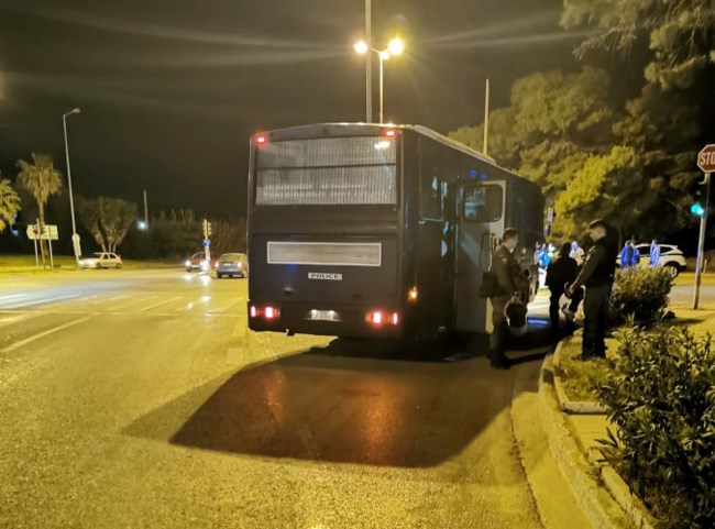 Αμετανόητοι: Νέες κόντρες στη Βάρκιζα παρά τα πρόστιμα την πρώτη ημέρα εξόδου από το lockdown