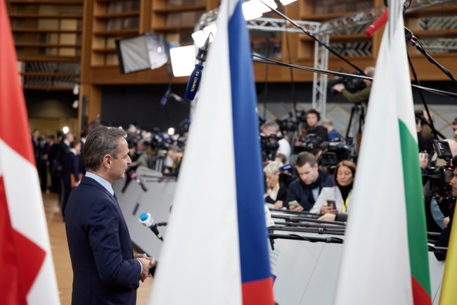 Μητσοτάκης: "Να αφήσουμε στην άκρη τις διαφορές και να τείνουμε χείρα φιλίας στον λαό της Τουρκίας και της Συρίας"