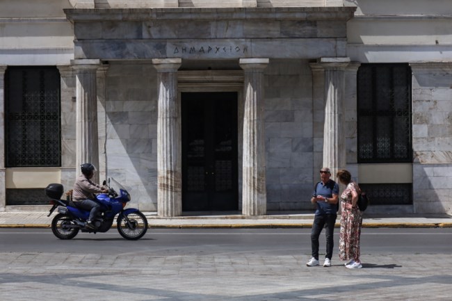 Πόλη "φάντασμα" η Αθήνα ανήμερα του Πάσχα - Έρημοι οι δρόμοι, λίγοι κυκλοφορούν [εικόνες]