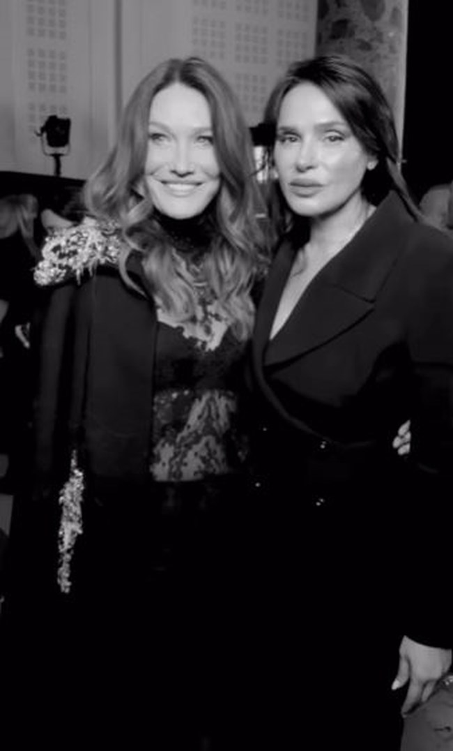 ΚΑΡΛΑ ΜΠΡΟΥΝΙ ΣΗΛΙΑ