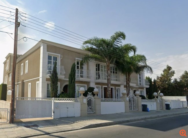 Σάλος με τον ευρωβουλευτή Φειδία Παναγιώτου: Αυτή είναι η βίλα με πισίνα που νοικιάζει ως πολιτικό γραφείο με λεφτά της ΕΕ