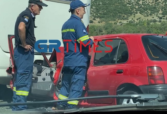 Τραγωδία στην Εγνατία Οδό: Νεκρή 66χρονη οδηγός - Έπεσε πάνω σε λεωφορείο [εικόνες, βίντεο]