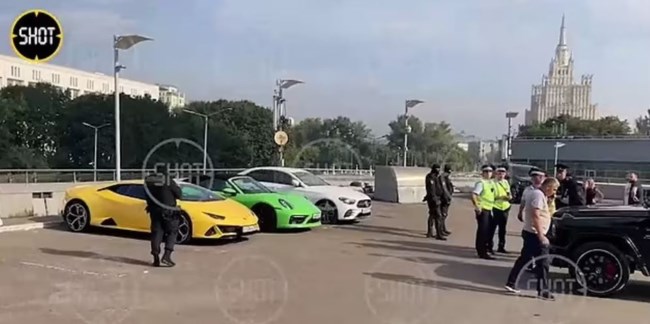 "Πλούσιοι και επιτυχημένοι": Σάλος από την προκλητική επίδειξη πλούτου με χλιδάτα super cars από γόνους πλούσιων Ρώσων