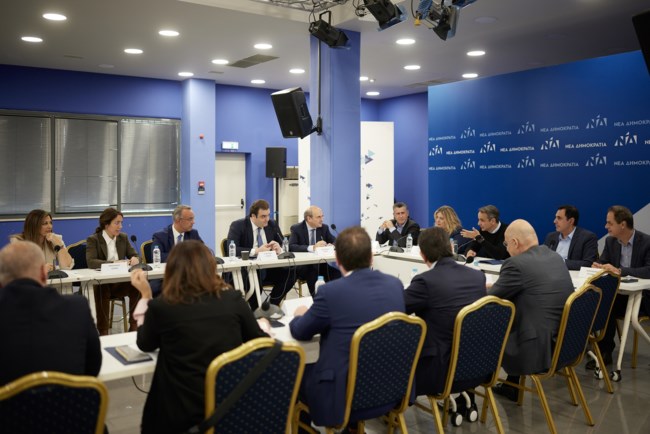 Σύσκεψη Μητσοτάκη για τις ευρωεκλογές - Οι 12 υπουργοί που αναλαμβάνουν να "τρέξουν" από μία περιφέρεια