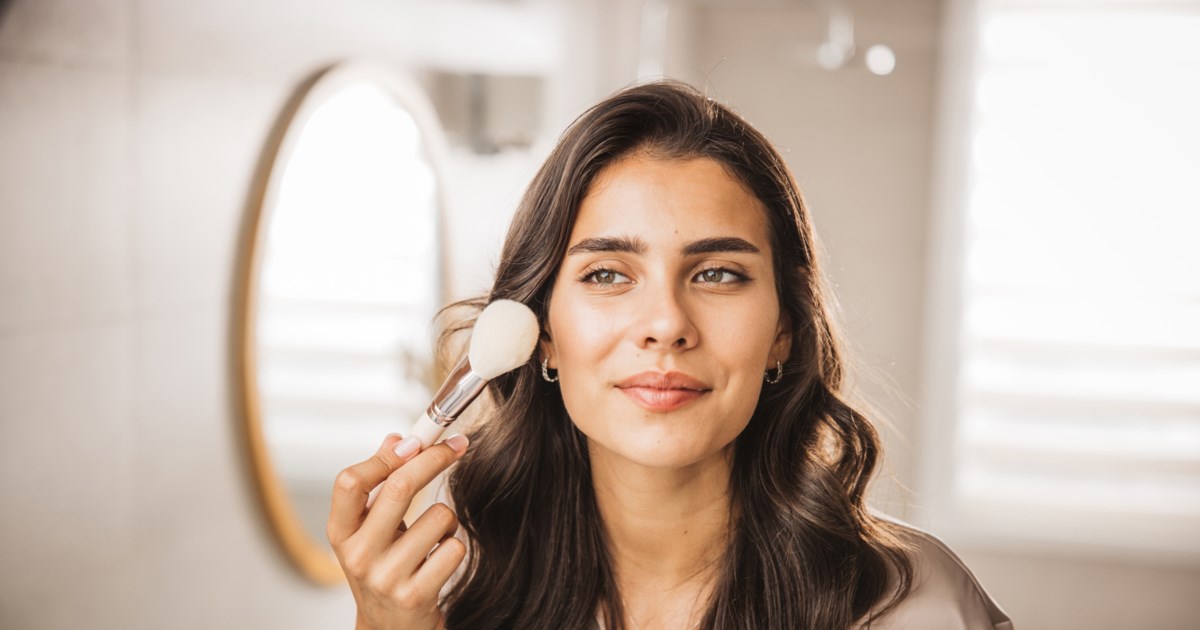 Πώς να εφαρμόσεις το ρουζ σύμφωνα με το σχήμα του προσώπου σου