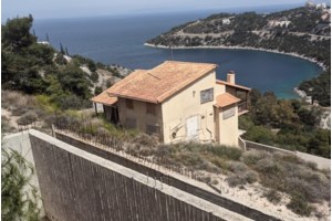 "Στο σφυρί" το σινεμά του Μπάμπη Βωβού στο Μαρούσι - Άλλαξε χέρια για 370.000 ευρώ