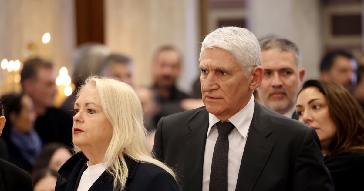 Ο Παναγιώτης Γιαννάκης και η σύζυγός του, Ευγενία στο τελευταίο αντίο στη Μαρινέλλα