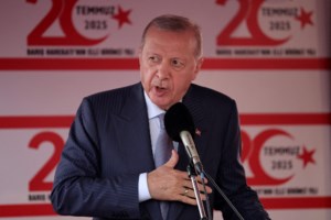 Ιμάμογλου στη Le Monde: Πραξικόπημα κατά της δημοκρατίας στην Τουρκία