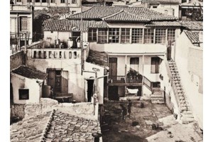 Λουλούδια και σημειώματα για τη Μάρω Κοντού στην "οικία Κοκοβίκου": "Καλό παράδεισο κυρία Ελενίτσα μας" - εικόνα 7