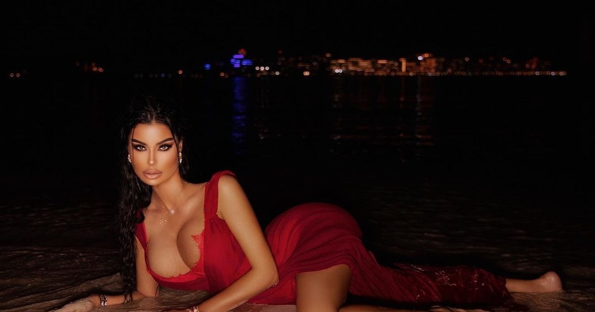 Αγνώριστη η Ιωάννα Μπέλλα: Δείτε να φωτογραφίζεται στο Μαϊάμι ως άλλη... Κιμ Καρντάσιαν [εικόνες]