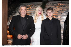 Οι πρώτες φωτογραφίες από τον γάμο του Γιώργου Πατούλη: Η πανέμορφη νύφη με το ρομαντικό boho νυφικό και τις πέρλες - εικόνα 6