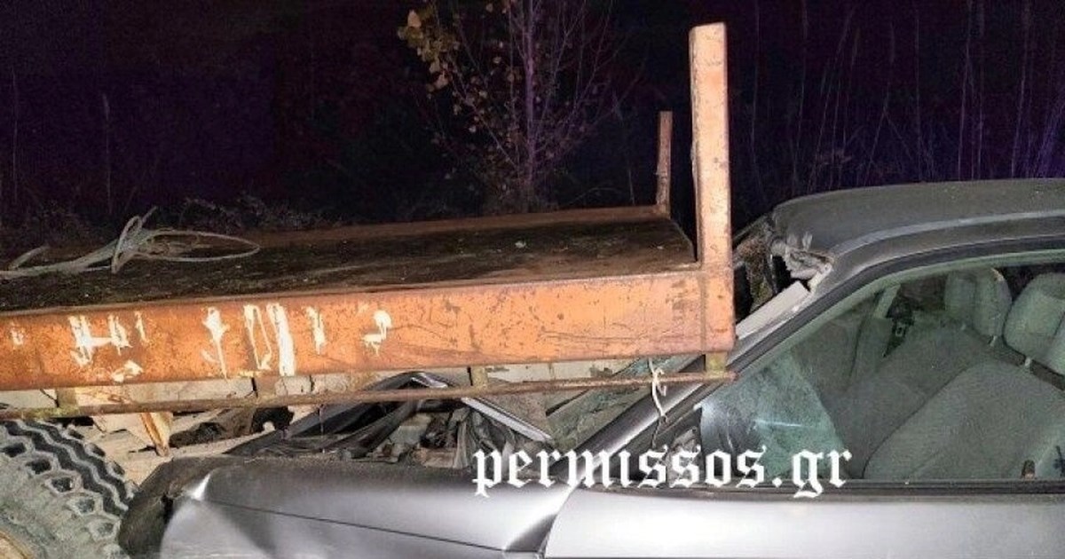 Τροχαίο στη λεωφόρο Αθηνών Σουνίου: Διαλύθηκε στάση λεωφορείου στην Ανάβυσσο