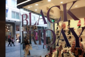 Πλησιάζει η Black Friday: Πώς και πότε καθιερώθηκε η εκπτωτική γιορτή στην Ελλάδα και τον κόσμο