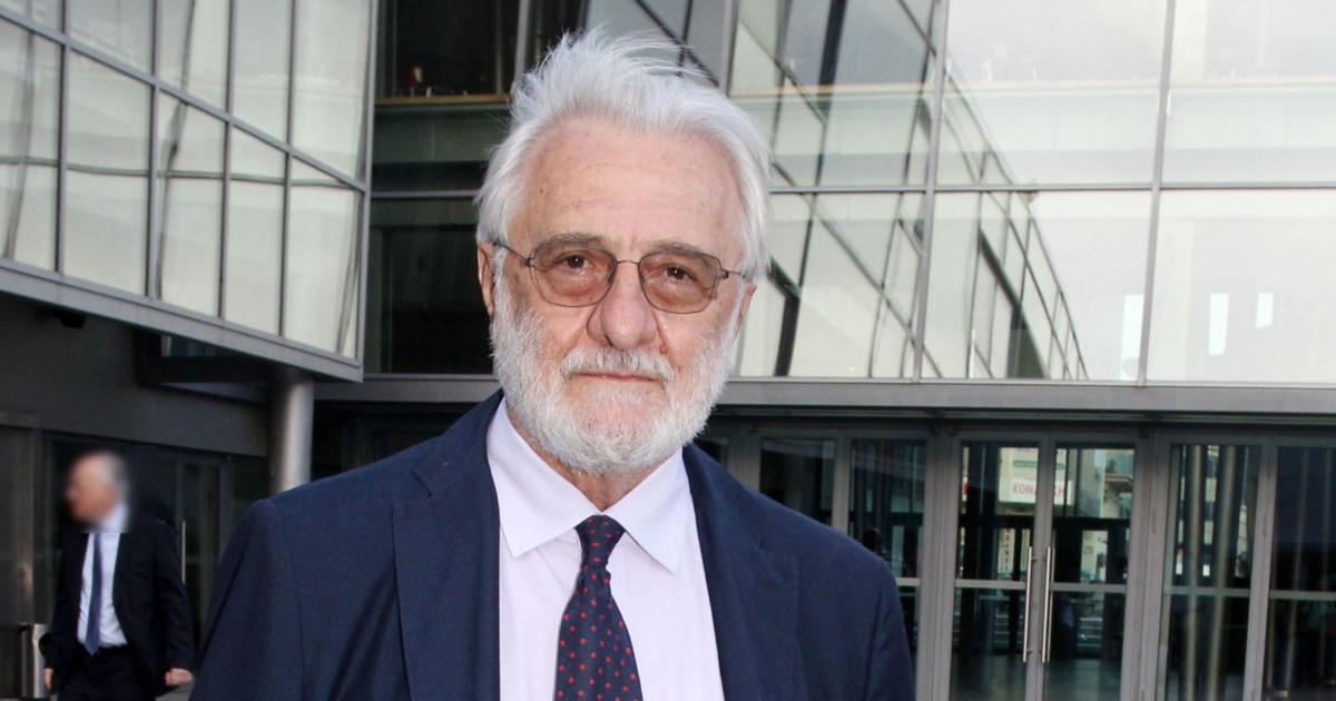 Ο Σμαραγδής απαντά στα αρνητικά σχόλια για τον "Καποδίστρια": "Αυτοί χάνουν - Το κοινό στο τέλος χειροκροτεί και δακρύζει"