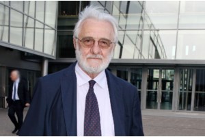 Ο Σμαραγδής απαντά στα αρνητικά σχόλια για τον "Καποδίστρια": "Αυτοί χάνουν - Το κοινό στο τέλος χειροκροτεί και δακρύζει"