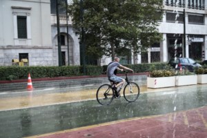 Καιρός: Έρχονται καταιγίδες μέχρι το τέλος της εβδομάδας - Πού θα βρέξει - Η πρόγνωση Κολυδά