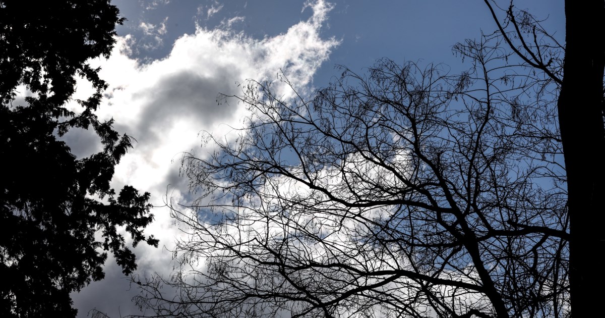 Με δύο "πρόσωπα" ο καιρός: Έκτακτο Δελτίο Επιδείνωσης για σήμερα και την Πρωτομαγιά - "Ανοιξοκαλοκαίρι" από την Παρασκευή