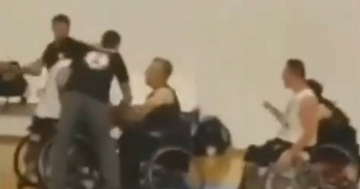 Κηδεία Πάρη Δερμάνη: Συγκινημένη η ομάδα μπάσκετ του Παναθηναϊκού είπε το τελευταίο "αντίο" - Εκεί και ο Δ.Γιαννακόπουλος - εικόνα 8