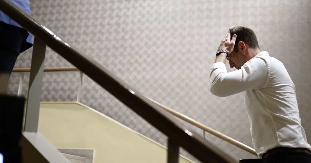 Οικογενειακές διακοπές στο Άμστερνταμ για τον Αλέξη Τσίπρα: Οι φωτό μέσα στο αεροπλάνο, στην οικονομική θέση [βίντεο] - εικόνα 2