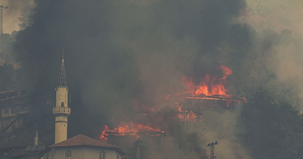Φωτιές στην Τουρκία: Δύο νεκροί - Άγνωστη οργάνωση ανέλαβε την ευθύνη για εμπρησμούς - εικόνα 3