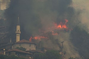Φωτιές στην Τουρκία: Δύο νεκροί - Άγνωστη οργάνωση ανέλαβε την ευθύνη για εμπρησμούς - εικόνα 3