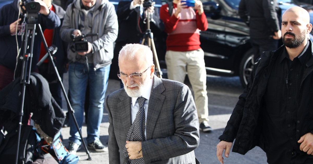 Ιβάν Σαββίδης: Η εντυπωσιακή άφιξη με ελικόπτερο, η μακριά γενειάδα και η αγκαλιά με τον Λουτσέσκου [εικόνες - βίντεο] - εικόνα 2