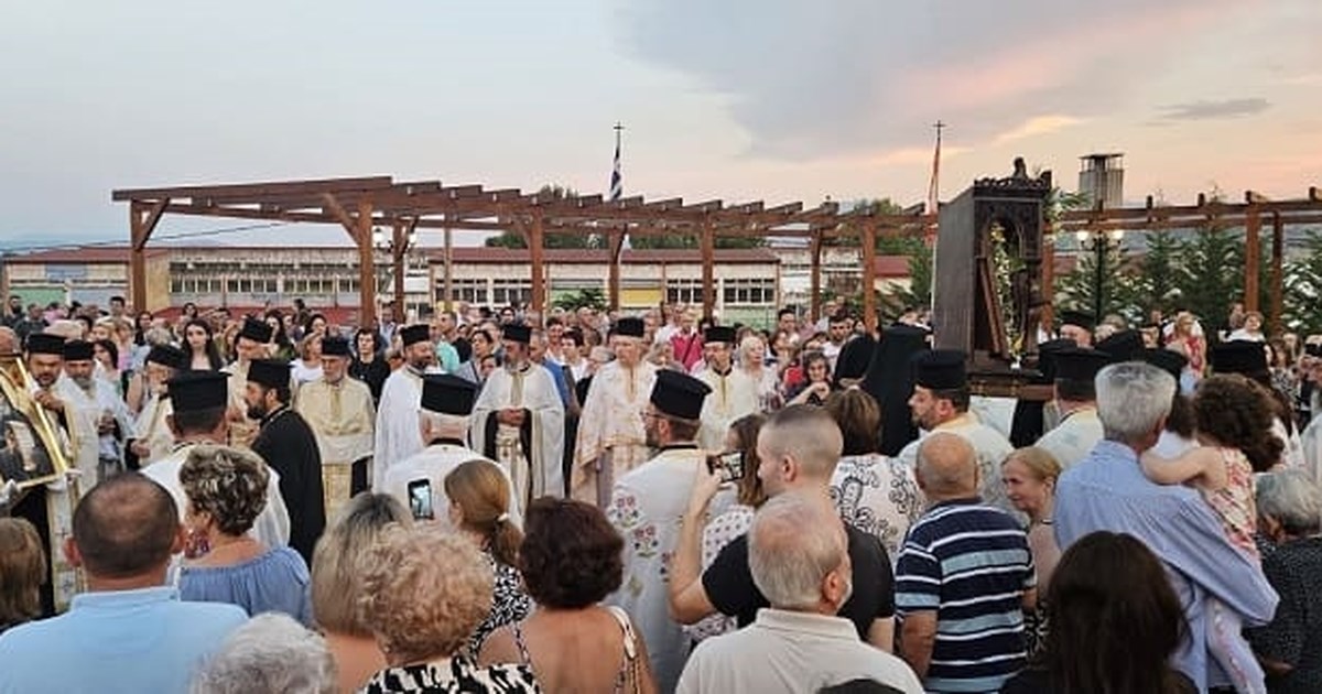 Άγιος Παΐσιος: Ατελείωτες ουρές από πιστούς στη Σουρωτή για να προσκυνήσουν τον τάφο του στη γιορτή του [εικόνες - βίντεο] - εικόνα 3