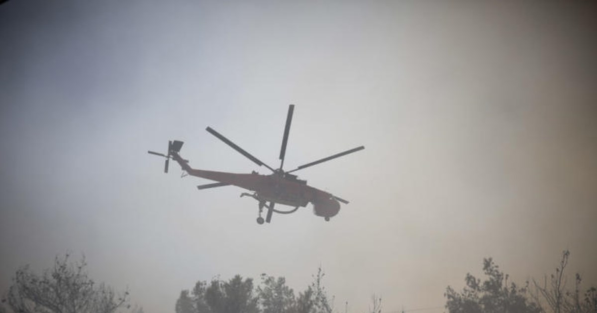 Φωτιά στο Κορωπί: Μεγάλη κινητοποίηση από την Πυροσβεστική - Σηκώθηκαν ελικόπτερα