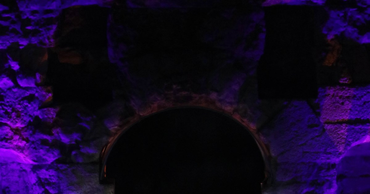 Μαρινέλλα: Η συγκινητική υποδοχή του κόσμου στο ασθενοφόρο που μεταφέρει την τραγουδίστρια "βίντεο' - εικόνα 2