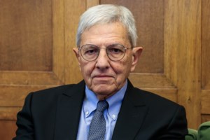 Οργή ΠΑΣΟΚ για τα περί μυστικής συνάντησης Μητσοτάκη - Ανδρουλάκη: "Τα Όσκαρ να συμπεριλάβουν την εφημερίδα του Βαξεβάνη"