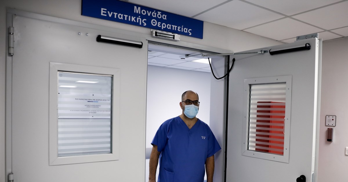 Ηράκλειο: "Αφήστε μας εμάς και σώστε το παιδί" - Συγκλονίζει συγγενής του διασωληνωμένου 27χρονου με τη μηνιγγίτιδα