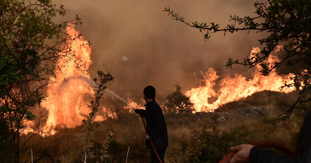 Ο Βασίλης Κικίλιας εξηγεί γιατί ξέφυγε και η φωτιά στο Ξυλόκαστρο- Φταίει το ανάγλυφο του εδάφους και οι άνεμοι - εικόνα 3