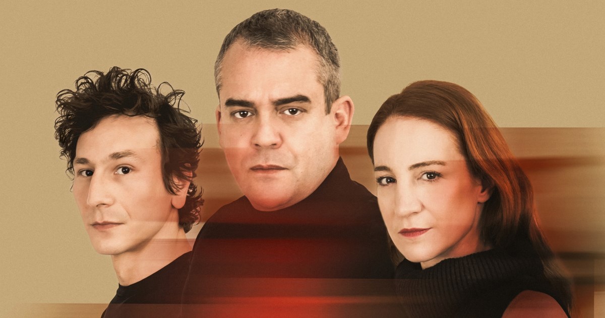 Ο Μπέζος σκηνοθετεί τον 