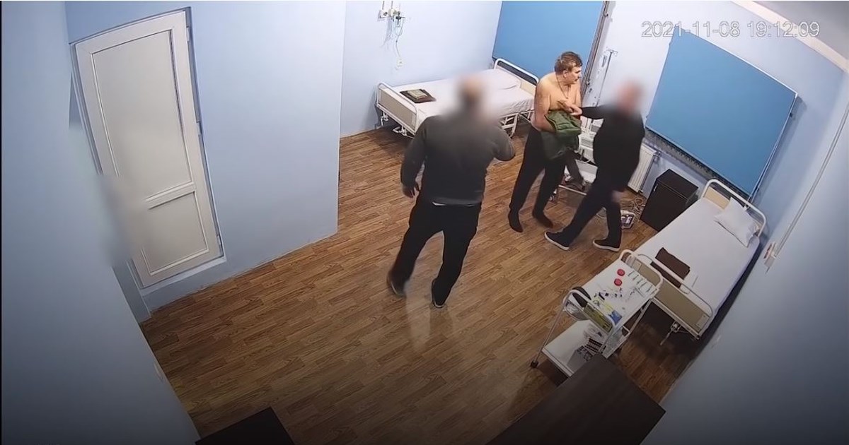 Χάος στη Βουλή της Γεωργίας: Βουλευτίνα χτύπησε στο κεφάλι συνάδελφό της με μπουκάλι νερό [βίντεο]