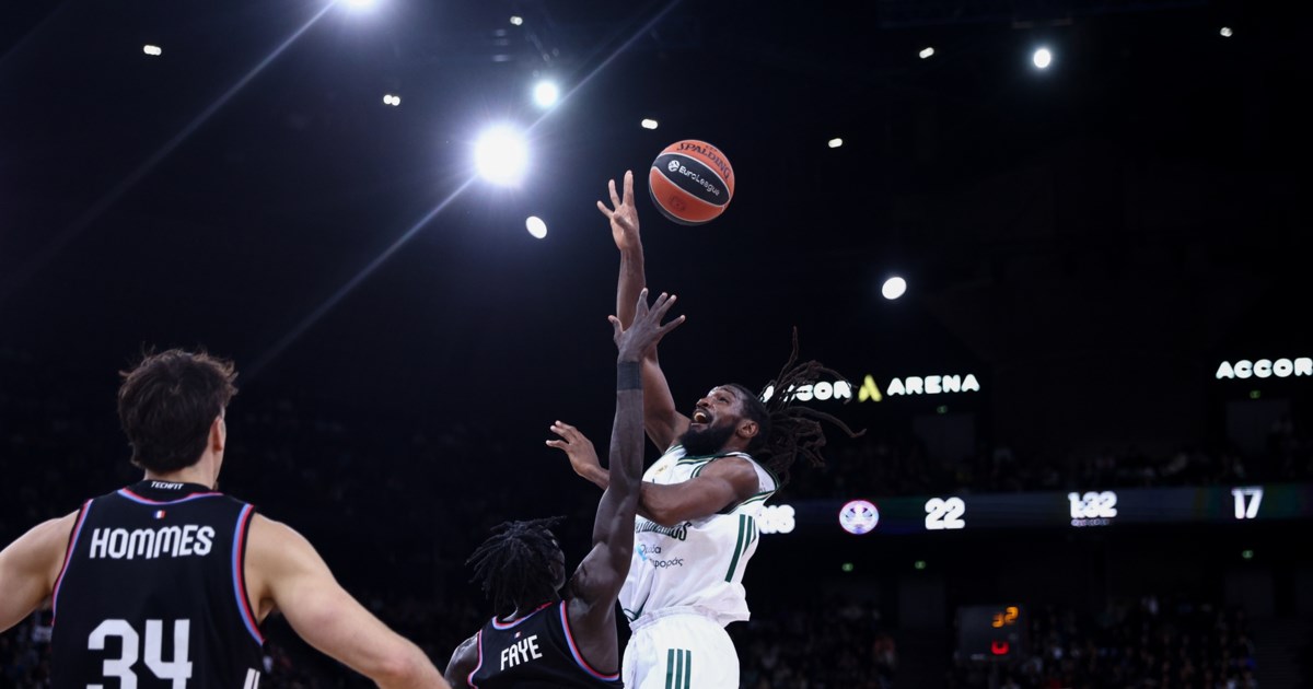 Η αγκαλιά του Ομπράντοβιτς με τον Σπανούλη μετά από 15 χρόνια που δεν έλεγαν ούτε... καλημέρα