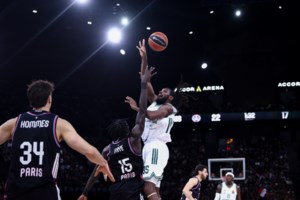 Η αγκαλιά του Ομπράντοβιτς με τον Σπανούλη μετά από 15 χρόνια που δεν έλεγαν ούτε... καλημέρα