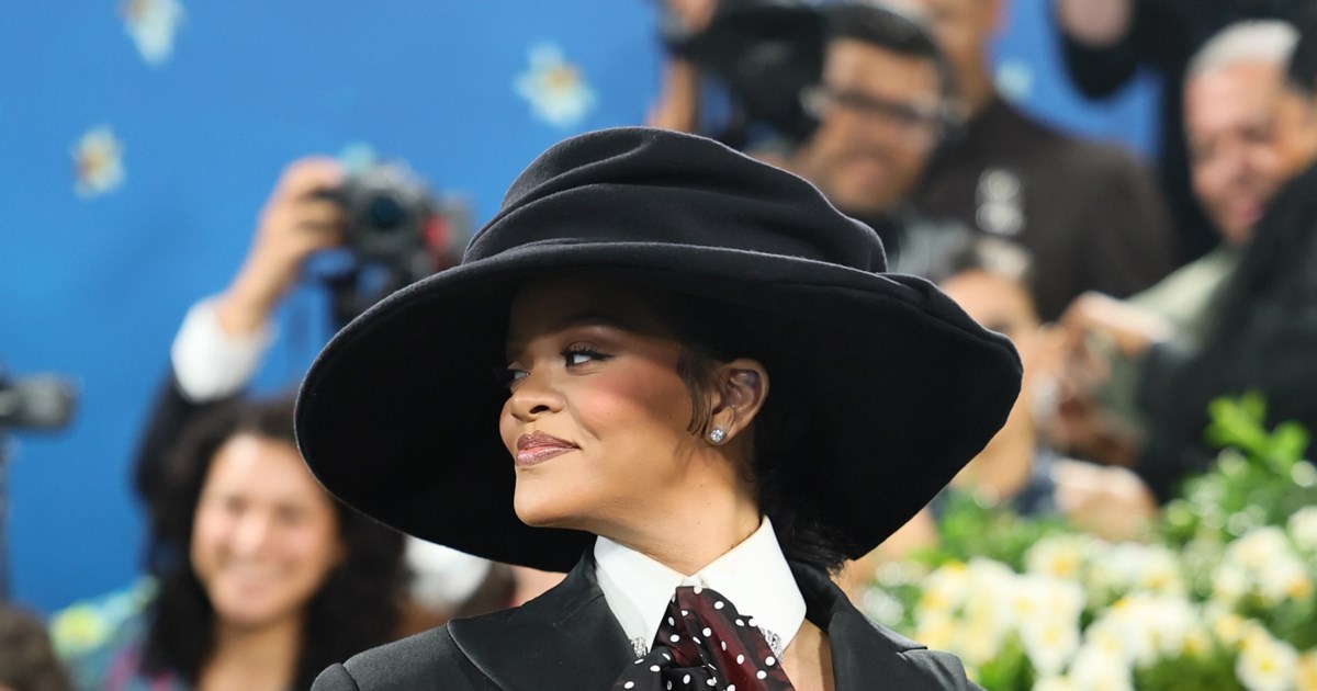 Θρήνος για τη Ριάνα: Πέθανε ο πατέρας της - Ήταν εθισμένος σε ναρκωτικά και αλκοόλ