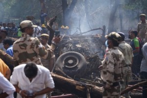 Ινδία: Βρέθηκε ένα από τα δύο μαύρα κουτιά του Boeing 787 της Air India που συνετρίβη