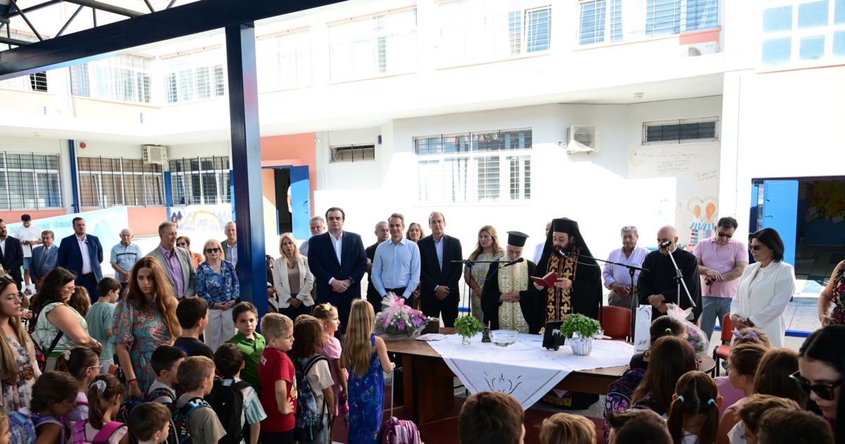 Στον αγιασμό του Κέντρου Εκπαίδευσης και Αποκατάστασης Τυφλών στην Καλλιθέα η Κατερίνα Σακελλαροπούλου - εικόνα 4