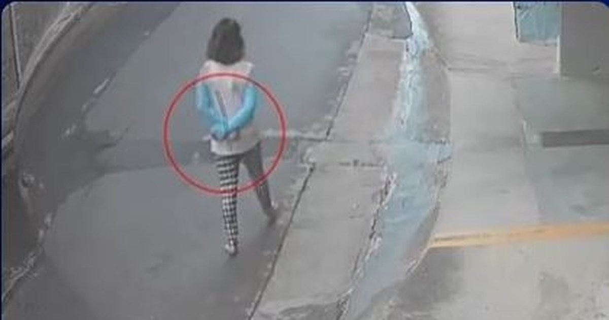 Νεάπολη Λακωνίας: Ντοκουμέντο σοκ με γυναίκα δεμένη πισθάγκωνα να περπατάει ξυπόλητη στον δρόμο